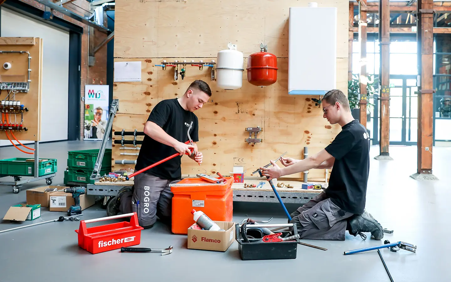 Bogro_Installatie_Werkenbij_Leren_Opleiden_Technohub_Teamwork